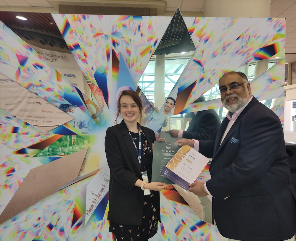 2BScientific receiving their award